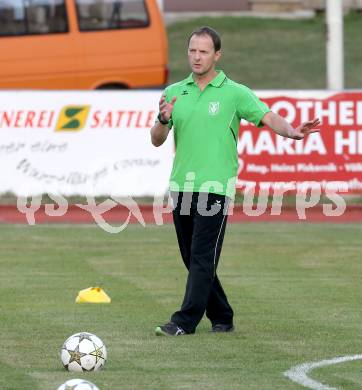 Fussball Kaerntner Liga. Voelkermarkt gegen SVG Bleiburg. Trainer Kurt Stuck (Voelkermarkt). Voelkermarkt, 23.8.2013.
Foto: Kuess
---
pressefotos, pressefotografie, kuess, qs, qspictures, sport, bild, bilder, bilddatenbank