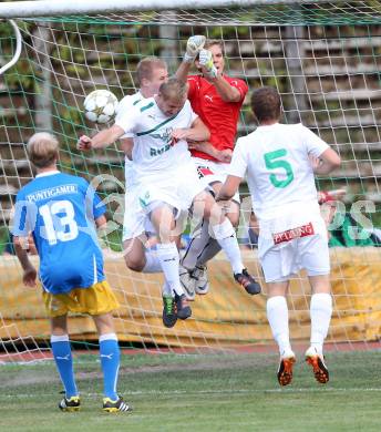 Fussball Kaerntner Liga. Voelkermarkt gegen SVG Bleiburg. Daniel Poeschl, (Voelkermarkt), Thomas Poek (Bleiburg). Voelkermarkt, 23.8.2013.
Foto: Kuess
---
pressefotos, pressefotografie, kuess, qs, qspictures, sport, bild, bilder, bilddatenbank