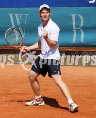 Tennis. Kelag Power Future Turnier. Jubel Patrick Ofner. Poertschach, am 24.8.2013.
Foto: Kuess
---
pressefotos, pressefotografie, kuess, qs, qspictures, sport, bild, bilder, bilddatenbank