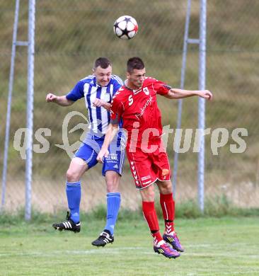 Fussball 1. Klasse D. Gallizien gegen Rueckersdorf. Matjaz Lunder, (Gallizien), Zoran Vukovic (Rueckersdorf). Gallizien, am 25.8.2013.
Foto: Kuess
---
pressefotos, pressefotografie, kuess, qs, qspictures, sport, bild, bilder, bilddatenbank