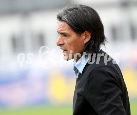 Fussball Regionalliga. WAC Amateure gegen SAK. Trainer Carlos Chaile (WAC). Wolfsberg, am 25.8.2013.
Foto: Kuess
---
pressefotos, pressefotografie, kuess, qs, qspictures, sport, bild, bilder, bilddatenbank