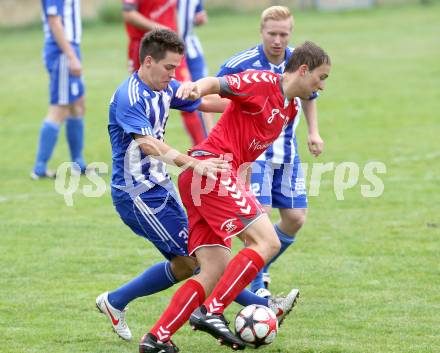 Fussball 1. Klasse D. Gallizien gegen Rueckersdorf. Joerg Kulter, (Gallizien), Matthias Woschitz (Rueckersdorf). Gallizien, am 25.8.2013.
Foto: Kuess
---
pressefotos, pressefotografie, kuess, qs, qspictures, sport, bild, bilder, bilddatenbank