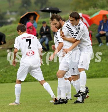 Fussball. Unterliga Ost. Koettmannsdorf gegen Gmuend. Torjubel  Udo Gasser, Nico Moser, (Gmuend). Koettmannsdorf, 25.8.2013.
Foto: Kuess
---
pressefotos, pressefotografie, kuess, qs, qspictures, sport, bild, bilder, bilddatenbank