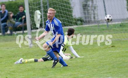 Fussball 1. Klasse D. Gallizien gegen Rueckersdorf. Torjubel Christopher Krainz (Gallizien).. Gallizien, am 25.8.2013.
Foto: Kuess
---
pressefotos, pressefotografie, kuess, qs, qspictures, sport, bild, bilder, bilddatenbank