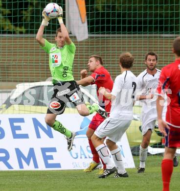 Fussball Regionalliga. WAC Amateure gegen SAK. Max Friesacher,  (WAC), Darijo Biscan (SAK). Wolfsberg, am 25.8.2013.
Foto: Kuess
---
pressefotos, pressefotografie, kuess, qs, qspictures, sport, bild, bilder, bilddatenbank