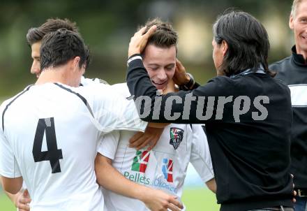 Fussball Regionalliga. WAC Amateure gegen SAK. Torjubel Kevin Vaschauner, Trainer Carlos Chaile (WAC). Wolfsberg, am 25.8.2013.
Foto: Kuess
---
pressefotos, pressefotografie, kuess, qs, qspictures, sport, bild, bilder, bilddatenbank