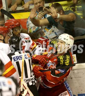 Eishockey Testspiel KAC gegen Duesseldorfer EC. Tyler Spurgeon, (KAC), Drew Paris  (Duesseldorfer EC). Klagenfurt, 31.8.2013.
Foto: Kuess
---
pressefotos, pressefotografie, kuess, qs, qspictures, sport, bild, bilder, bilddatenbank