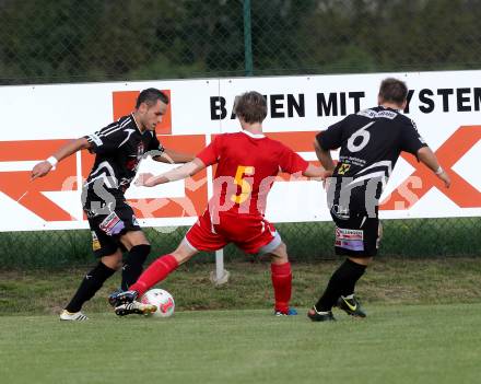 Fussball. Unterliga Ost. Glanegg gegen Kraig. David Obersteiner (Glanegg), Andreas Bernhard Schritliser, Stefan Stampfer (Kraig). Glanegg, 31.8.2013.
Foto: Kuess
---
pressefotos, pressefotografie, kuess, qs, qspictures, sport, bild, bilder, bilddatenbank