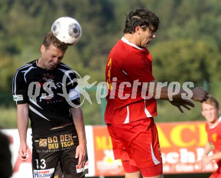 Fussball. Unterliga Ost. Glanegg gegen Kraig. Florian Philipp Wieser (Glanegg), Christian Salbrechter (Kraig). Glanegg, 31.8.2013.
Foto: Kuess
---
pressefotos, pressefotografie, kuess, qs, qspictures, sport, bild, bilder, bilddatenbank