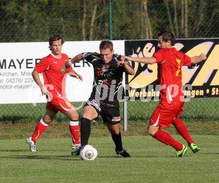 Fussball. Unterliga Ost. Glanegg gegen Kraig. Markus Ruprecht, Dominik Nikolaus Scherwitzl (Glanegg), Andreas Bernhard Schritliser (Kraig). Glanegg, 31.8.2013.
Foto: Kuess
---
pressefotos, pressefotografie, kuess, qs, qspictures, sport, bild, bilder, bilddatenbank