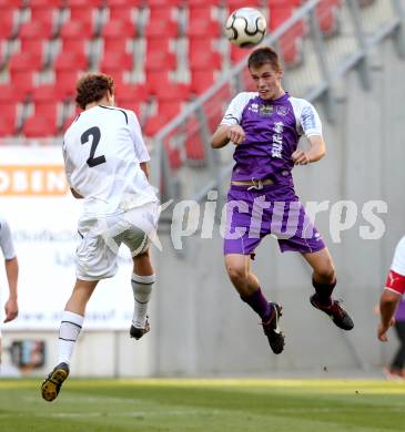 Fussball Regionalliga. SK Austria Klagenfurt gegen WAC Amateure.  Patrik Eler, (Klagenfurt),  Fabian Hafner (WAC). Klagenfurt, am 30.8.2013.
Foto: Kuess
---
pressefotos, pressefotografie, kuess, qs, qspictures, sport, bild, bilder, bilddatenbank