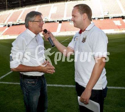 Fussball Regionalliga. SK Austria Klagenfurt gegen WAC Amateure.  Landeshauptmann Peter Kaiser, Christian Rosenzopf (Klagenfurt). Klagenfurt, am 30.8.2013.
Foto: Kuess
---
pressefotos, pressefotografie, kuess, qs, qspictures, sport, bild, bilder, bilddatenbank