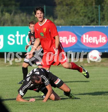 Fussball. Unterliga Ost. Glanegg gegen Kraig. Florian Philipp Wieser (Glanegg), Christoph Maximilian Fruehstueck (Kraig). Glanegg, 31.8.2013.
Foto: Kuess
---
pressefotos, pressefotografie, kuess, qs, qspictures, sport, bild, bilder, bilddatenbank