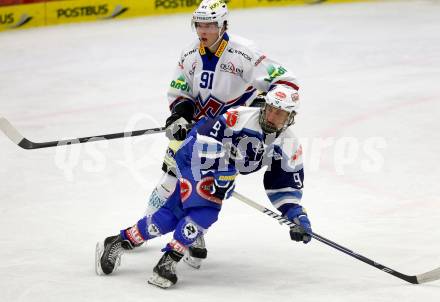 Eishockey Testspiel EC VSV gegen EHC Biel. Christof Kromp, (VSV), Kevin Loetscher  (Biel). Villach, am 1.9.2013.
Foto: Kuess
---
pressefotos, pressefotografie, kuess, qs, qspictures, sport, bild, bilder, bilddatenbank