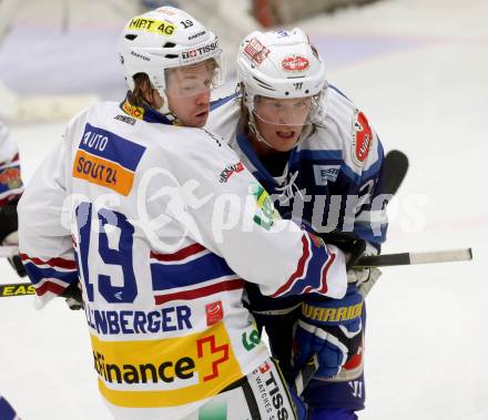 Eishockey Testspiel EC VSV gegen EHC Biel. Michael Forney,  (VSV), Steve Kellenberger (Biel). Villach, am 1.9.2013.
Foto: Kuess
---
pressefotos, pressefotografie, kuess, qs, qspictures, sport, bild, bilder, bilddatenbank