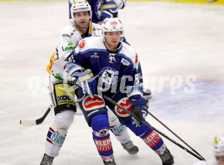 Eishockey Testspiel EC VSV gegen EHC Biel. Russlan Gelfanov, (VSV), Kevin Gloor  (Biel). Villach, am 1.9.2013.
Foto: Kuess
---
pressefotos, pressefotografie, kuess, qs, qspictures, sport, bild, bilder, bilddatenbank