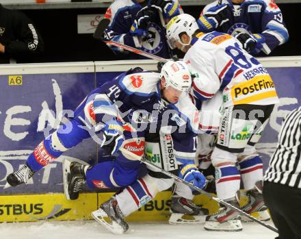 Eishockey Testspiel EC VSV gegen EHC Biel. Curtis Fraser, (VSV), Raphael Herburger  (Biel). Villach, am 1.9.2013.
Foto: Kuess
---
pressefotos, pressefotografie, kuess, qs, qspictures, sport, bild, bilder, bilddatenbank