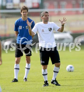 Fussball Bundesliga. RZ Pellets WAC. Training. Trainer Dietmar Kuehbauer. Wolfsberg, 3.9.2013.
Foto: Kuess

---
pressefotos, pressefotografie, kuess, qs, qspictures, sport, bild, bilder, bilddatenbank