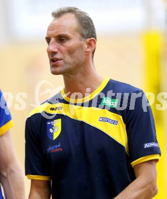 Volleyball Testspiel. SK Posojilnica Aich/Dob gegen Kamerun. Trainer Johan Verstappen. Bleiburg, 5.9.2013.
Foto. Kuess
---
pressefotos, pressefotografie, kuess, qs, qspictures, sport, bild, bilder, bilddatenbank