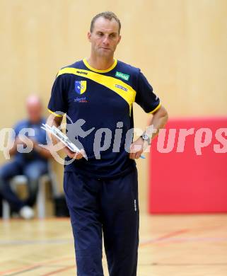 Volleyball Testspiel. SK Posojilnica Aich/Dob gegen Kamerun. Trainer Johan Verstappen. Bleiburg, 5.9.2013.
Foto. Kuess
---
pressefotos, pressefotografie, kuess, qs, qspictures, sport, bild, bilder, bilddatenbank