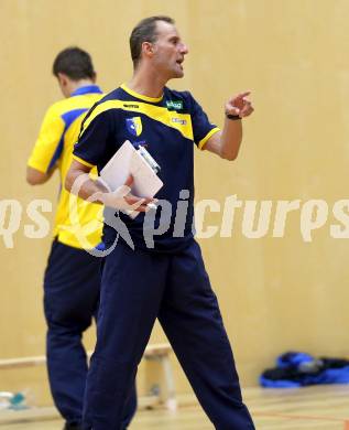 Volleyball Testspiel. SK Posojilnica Aich/Dob gegen Kamerun. Trainer Johan Verstappen. Bleiburg, 5.9.2013.
Foto. Kuess
---
pressefotos, pressefotografie, kuess, qs, qspictures, sport, bild, bilder, bilddatenbank