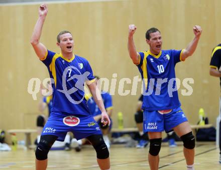 Volleyball Testspiel. SK Posojilnica Aich/Dob gegen Kamerun. Jubel Stanislav Wawrenczyk, Nejc Pusnik. Bleiburg, 5.9.2013.
Foto. Kuess
---
pressefotos, pressefotografie, kuess, qs, qspictures, sport, bild, bilder, bilddatenbank