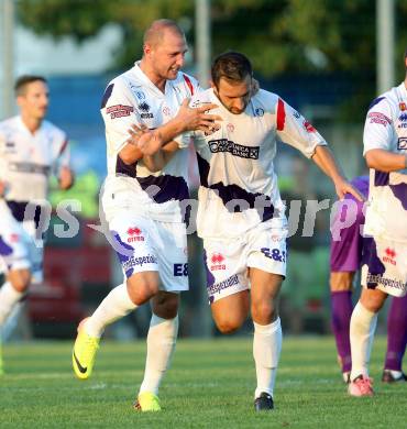 Fussball Regionalliga. SAK gegen SK Austria Klagenfurt. Torjubel Christian Dlopst, Murat Veliu (SAK). Klagenfurt, 6.9.2013.
Foto: Kuess
---
pressefotos, pressefotografie, kuess, qs, qspictures, sport, bild, bilder, bilddatenbank