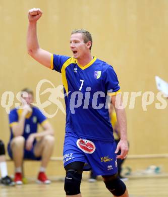 Volleyball Testspiel. SK Posojilnica Aich/Dob gegen Kamerun.  Jubel Stanislav Wawrenczyk. Bleiburg, 5.9.2013.
Foto. Kuess
---
pressefotos, pressefotografie, kuess, qs, qspictures, sport, bild, bilder, bilddatenbank