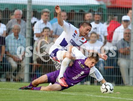 Fussball Regionalliga. SAK gegen SK Austria Klagenfurt. Grega Triplat,  (SAK), Patrik Eler (Austria Klagenfurt). Klagenfurt, 6.9.2013.
Foto: Kuess
---
pressefotos, pressefotografie, kuess, qs, qspictures, sport, bild, bilder, bilddatenbank