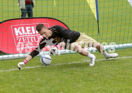 Fussball. Raiffeisen Volksschulcup. Tino Casali, . Villach, am  11.6.2013.
Foto: Kuess
---
pressefotos, pressefotografie, kuess, qs, qspictures, sport, bild, bilder, bilddatenbank