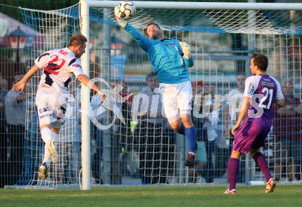 Fussball Regionalliga. SAK gegen SK Austria Klagenfurt. Darijo Biscan,  (SAK), Alexander Schenk, Alexander Percher (Auistria Klagenfurt). Klagenfurt, 6.9.2013.
Foto: Kuess
---
pressefotos, pressefotografie, kuess, qs, qspictures, sport, bild, bilder, bilddatenbank