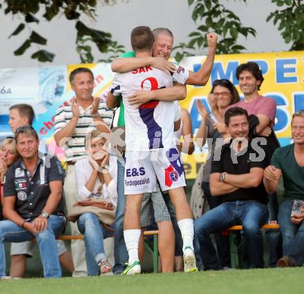 Fussball Regionalliga. SAK gegen SK Austria Klagenfurt. Torjubel Marjan Kropiunik, Franc Wieser (SAK). Klagenfurt, 6.9.2013.
Foto: Kuess
---
pressefotos, pressefotografie, kuess, qs, qspictures, sport, bild, bilder, bilddatenbank