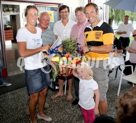 Rudern. Empfang, Ehrung von Weltmeisterin Michaela Taupe-Traer durch den Ruderverein Nautilus.   Michaela Taupe-Traer, Vater, Hermann Pansi, Kurt Traer, Marie. Klagenfurt, 5.9.2013.
Foto: Kuess
---
pressefotos, pressefotografie, kuess, qs, qspictures, sport, bild, bilder, bilddatenbank