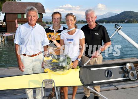 Rudern. Empfang, Ehrung von Weltmeisterin Michaela Taupe-Traer durch den Ruderverein Nautilus.  Kurt Steiner, Kurt Traeer, Michaela Taupe-Traer, Reinhard Tellian. Klagenfurt, 5.9.2013.
Foto: Kuess
---
pressefotos, pressefotografie, kuess, qs, qspictures, sport, bild, bilder, bilddatenbank