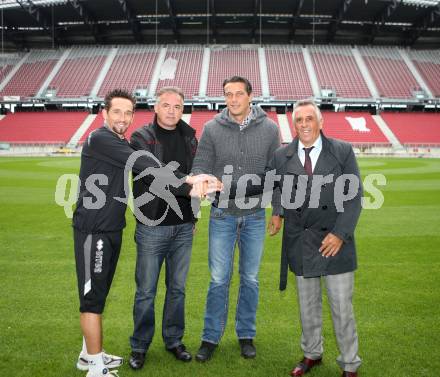 Fussball. SK Austria Klagenfurt. Matthias Dollinger jun., Joze Prelogar, Milenko Acimovic, Matthias Dollinger sen.. Klagenfurt, 12.9.2013.
Foto: Kuess
---
pressefotos, pressefotografie, kuess, qs, qspictures, sport, bild, bilder, bilddatenbank