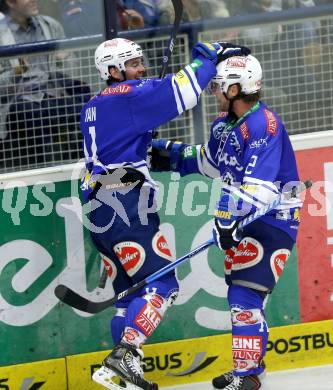 EBEL. Eishockey Bundesliga. EC VSV gegen EHC LIWEST Linz.. Torjubel Derek Ryan,  John Hughes (VSV). Villach, am 13.9.2013.
Foto: Kuess 


---
pressefotos, pressefotografie, kuess, qs, qspictures, sport, bild, bilder, bilddatenbank