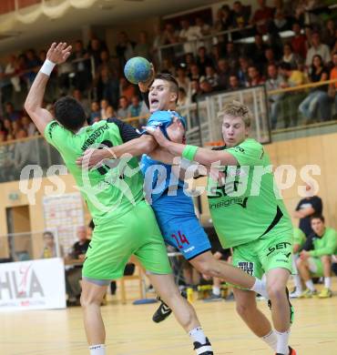 HLA. Handball. SC Ferlach gegen SG INSIGNIS HANDBALL WESTWIEN. Mladan Jovanovic,  (Ferlach), Wilhelm Jelinek (Westwien). Ferlach, am 14.9.2013.
Foto: Kuess 
---
pressefotos, pressefotografie, kuess, qs, qspictures, sport, bild, bilder, bilddatenbank