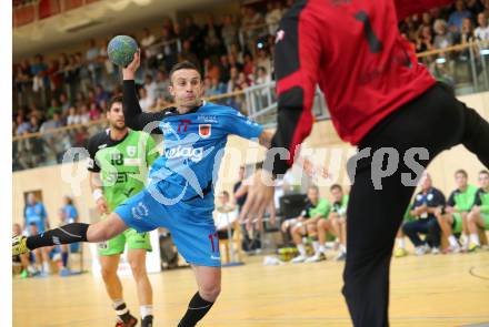 HLA. Handball. SC Ferlach gegen SG INSIGNIS HANDBALL WESTWIEN. Izudin Mujanovic,  (Ferlach), Sandro Uvodic (Westwien). Ferlach, am 14.9.2013.
Foto: Kuess 
---
pressefotos, pressefotografie, kuess, qs, qspictures, sport, bild, bilder, bilddatenbank