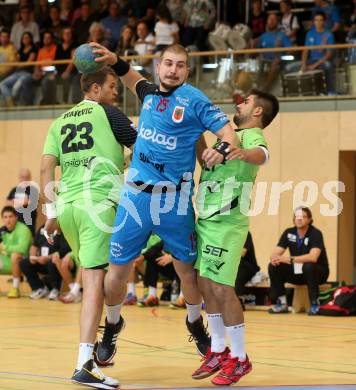 HLA. Handball. SC Ferlach gegen SG INSIGNIS HANDBALL WESTWIEN. Fabian Posch, (Ferlach), Milan Ivanovic, Oray Sahin (Westwien). Ferlach, am 14.9.2013.
Foto: Kuess 
---
pressefotos, pressefotografie, kuess, qs, qspictures, sport, bild, bilder, bilddatenbank