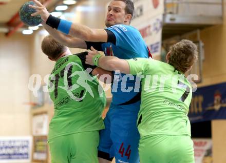 HLA. Handball. SC Ferlach gegen SG INSIGNIS HANDBALL WESTWIEN. Patrick Jochum,  (Ferlach), Leopold Wagner, Matthias Fuehrer (Westwien) (Ferlach), (Westwien). Ferlach, am 14.9.2013.
Foto: Kuess 
---
pressefotos, pressefotografie, kuess, qs, qspictures, sport, bild, bilder, bilddatenbank