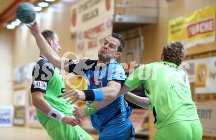 HLA. Handball. SC Ferlach gegen SG INSIGNIS HANDBALL WESTWIEN. Patrick Jochum,  (Ferlach), Leopold Wagner, Matthias Fuehrer (Westwien). Ferlach, am 14.9.2013.
Foto: Kuess 
---
pressefotos, pressefotografie, kuess, qs, qspictures, sport, bild, bilder, bilddatenbank