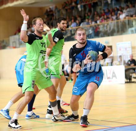 HLA. Handball. SC Ferlach gegen SG INSIGNIS HANDBALL WESTWIEN. Fabian Posch, (Ferlach), Leopold Wagner (Westwien). Ferlach, am 14.9.2013.
Foto: Kuess 
---
pressefotos, pressefotografie, kuess, qs, qspictures, sport, bild, bilder, bilddatenbank