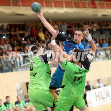 HLA. Handball. SC Ferlach gegen SG INSIGNIS HANDBALL WESTWIEN. David Kovac,  (Ferlach), Alexander Hermann, Markus Wagesreiter (Westwien). Ferlach, am 14.9.2013.
Foto: Kuess 
---
pressefotos, pressefotografie, kuess, qs, qspictures, sport, bild, bilder, bilddatenbank