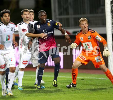 Fussball Bundesliga. RZ Pellets WAC gegen FC Admira Wacker Moedling. Nemanja Rnic, Christian Dobnik (WAC), Issiaka Ouedraogo  (Moedling). Wolfsberg, 14.9.2013.
Foto: Kuess

---
pressefotos, pressefotografie, kuess, qs, qspictures, sport, bild, bilder, bilddatenbank