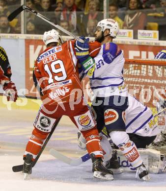 EBEL. Eishockey Bundesliga. KAC gegen VSV. Stephan Geier, (KAC), Scott Hotham  (VSV). Klagenfurt, am 15.9.2013
Foto: Kuess 

---
pressefotos, pressefotografie, kuess, qs, qspictures, sport, bild, bilder, bilddatenbank