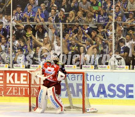 EBEL. Eishockey Bundesliga. KAC gegen VSV. Rene Swette, (KAC), Fans (VSV) . Klagenfurt, am 15.9.2013
Foto: Kuess 

---
pressefotos, pressefotografie, kuess, qs, qspictures, sport, bild, bilder, bilddatenbank