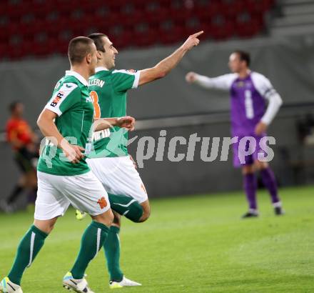 Fussball. Regionalliga. SK Austria Klagenfurt gegen Wallern. Torjubel Sinisa Markovic, Lukas Grgic  (Wallern). Klagenfurt, 20.9.2013.
Foto: Kuess
---
pressefotos, pressefotografie, kuess, qs, qspictures, sport, bild, bilder, bilddatenbank