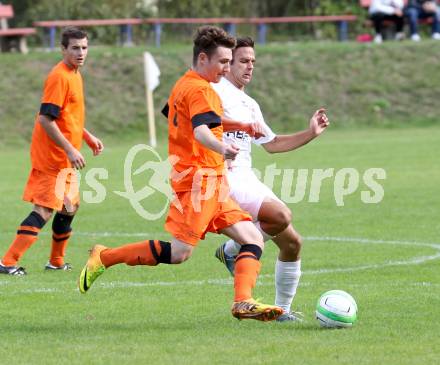 Fussball. Kaerntner Liga. Atus Ferlach gegen Landskron. Ernst Golautschnig (Ferlach), Julian Brandstaetter (Landskron). Ferlach, 21.9.2013.
Foto: Kuess
---
pressefotos, pressefotografie, kuess, qs, qspictures, sport, bild, bilder, bilddatenbank