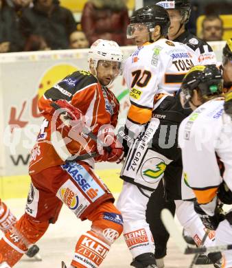 EBEL. Eishockey Bundesliga. KAC gegen Moser Medical Graz 99ers. Johannes Reichel,  (KAC), Jari Juha Tolsa  (Graz). Klagenfurt, am 22.9.2013
Foto: Kuess 

---
pressefotos, pressefotografie, kuess, qs, qspictures, sport, bild, bilder, bilddatenbank