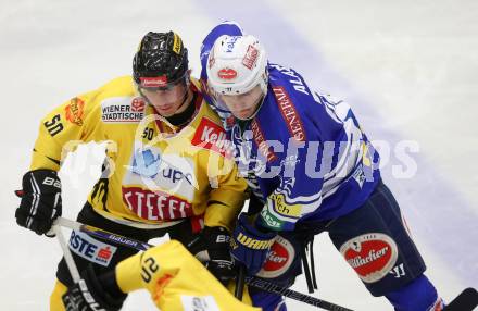 EBEL. Eishockey Bundesliga. EC VSV gegen UPC Vienna Capitals. Nico Brunner, (VSV), Mario Fischer  (Vienna). Villach, am 22.9.2013.
Foto: Kuess 


---
pressefotos, pressefotografie, kuess, qs, qspictures, sport, bild, bilder, bilddatenbank